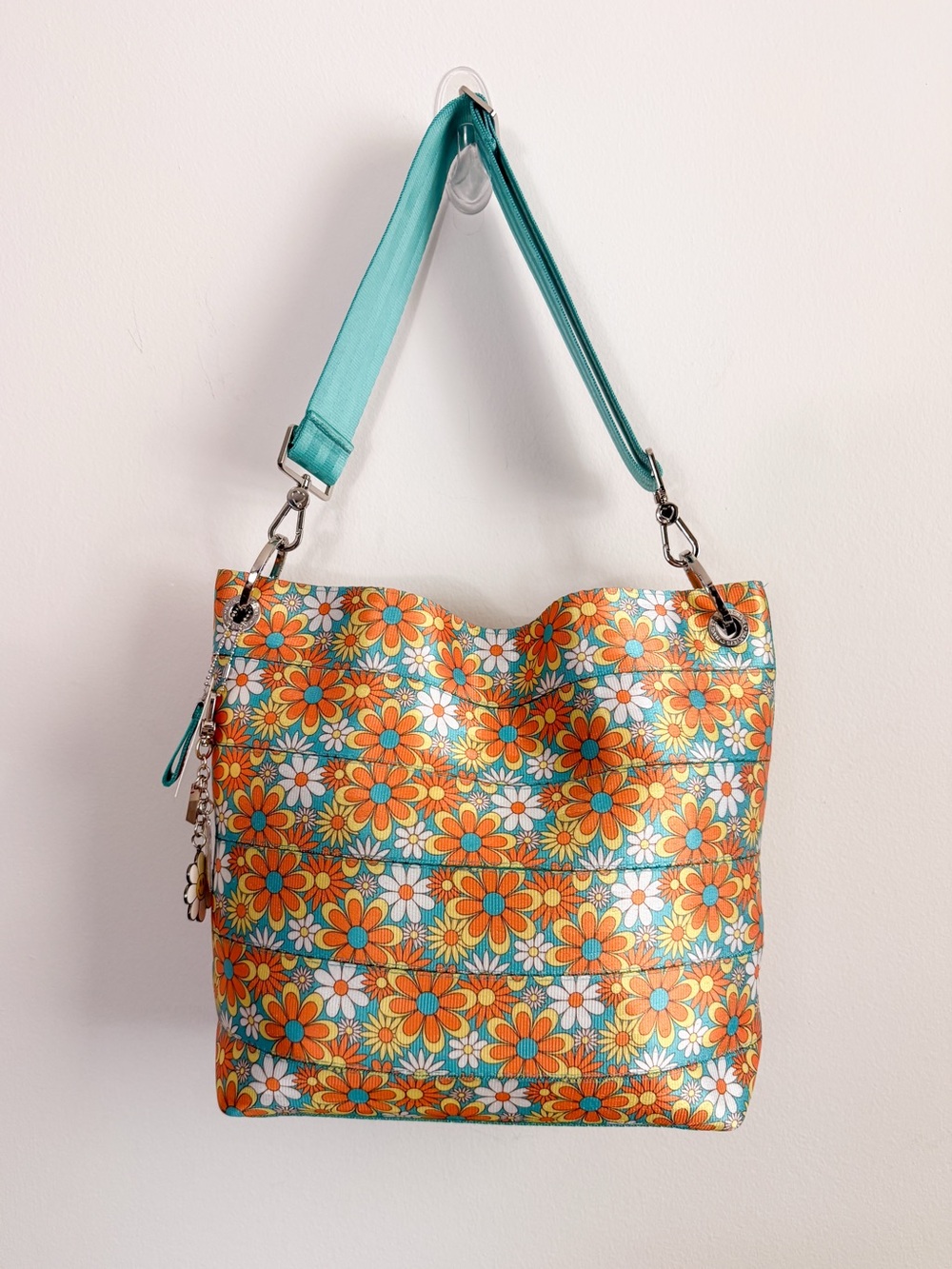 NWT Harveys medium Hobo Seatbelt Bag “Flower Power” Daisy Pattern